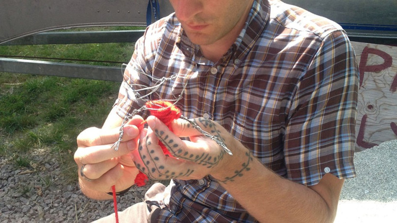 Photo de la fabrication de la poupée Yarny.